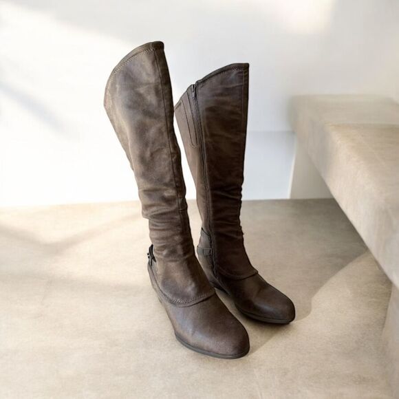 Baretraps-Highknee Boots with Buckle Detail Taupe Brown Suede Wedge Heel. Sz 10 - Picture 5 of 8